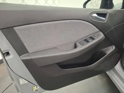 Photo 20 Renault Clio  E-Tech full hybrid 145