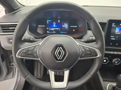 Photo 31 Renault Clio  E-Tech full hybrid 145