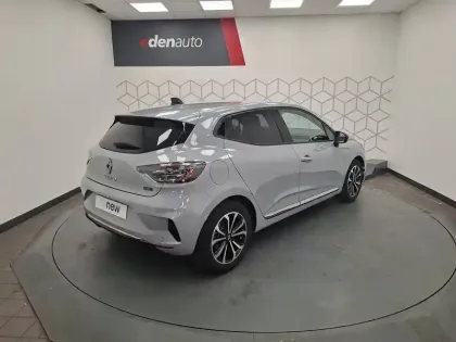 Photo 10 Renault Clio  E-Tech full hybrid 145