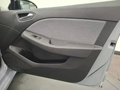 Photo 19 Renault Clio  E-Tech full hybrid 145