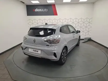 Photo 11 Renault Clio  E-Tech full hybrid 145