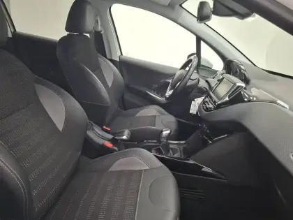 Photo 27 Peugeot 2008  1.2 PureTech 110ch S&S BVM5