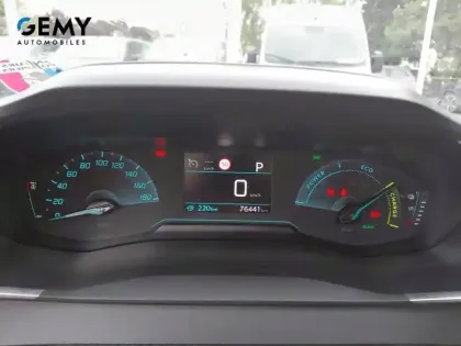 Photo 11 Peugeot 208  Electrique 50 kWh 136ch