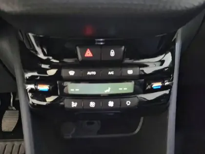 Photo 26 Peugeot 2008  PureTech 130ch S&S BVM6