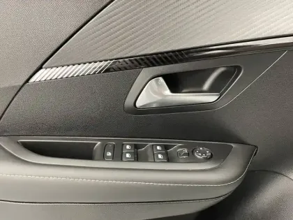 Photo 31 Peugeot 208  Electrique 50 kWh 136ch