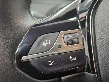 Photo 36 Peugeot 208  PureTech 75 S&S BVM5