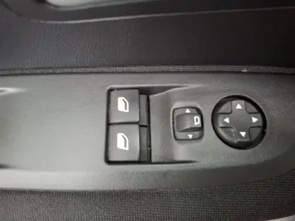 Photo 34 Peugeot 208  PureTech 75 S&S BVM5
