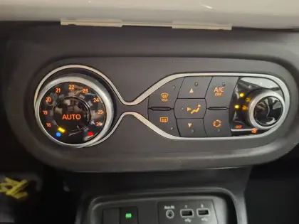 Photo 43 Renault Twingo  III E-Tech
