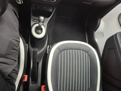 Photo 42 Renault Twingo  III E-Tech