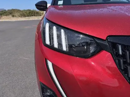 Photo 37 Peugeot 2008  PureTech 130 S&S EAT8