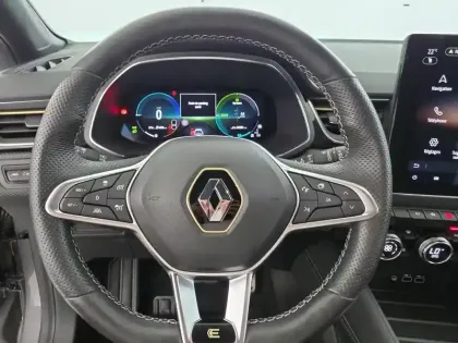 Photo 23 Renault Captur  E-Tech full hybrid 145