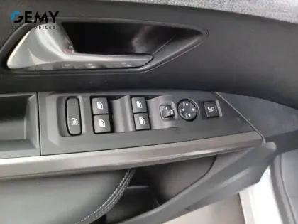 Photo 12 Peugeot 5008  Hybrid 145 ch e-DCS6