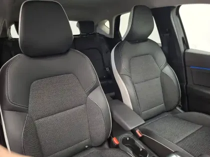 Photo 27 Renault Captur  E-Tech hybride 145