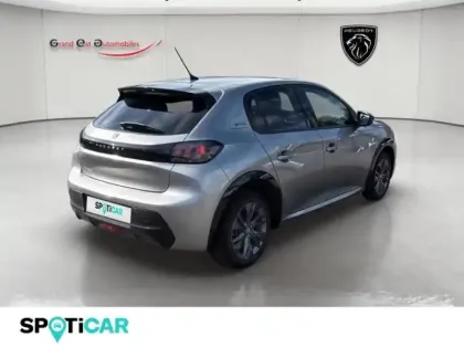 Photo 6 Peugeot 208  e- 136ch Style