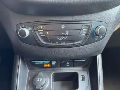 Photo 29 Ford Tourneo Courier  1.5 TDCI 100ch Ambiente