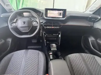 Photo 9 Peugeot 208  1.2 Hybrid 110ch Allure e-DCS6