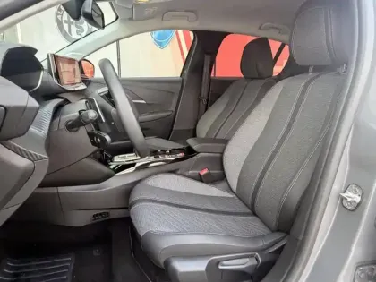 Photo 7 Peugeot 208  1.2 Hybrid 110ch Allure e-DCS6