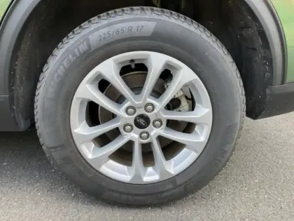 Photo 8 Ford Kuga  2.5 Duratec 180ch Hybrid FlexiFuel Titanium Business Powershift