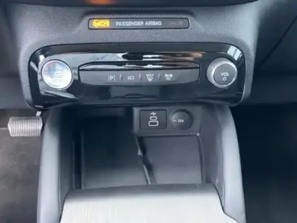 Photo 14 Ford Kuga  2.5 Duratec 180ch Hybrid FlexiFuel Titanium Business Powershift