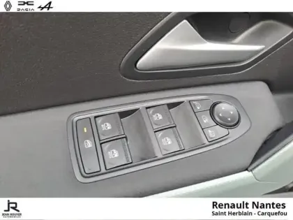 Photo 11 Dacia Duster  1.6 hybrid 140ch Extreme - Pack City + Pack Techno