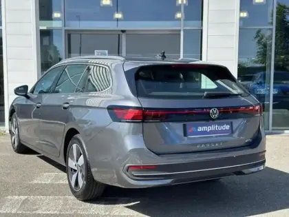 Photo 6 Volkswagen Passat  SW 1.5 eTSI 150ch Life Plus DSG7