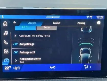 Photo 12 Renault Clio VI techno full hybrid E-Tech 160 ch
