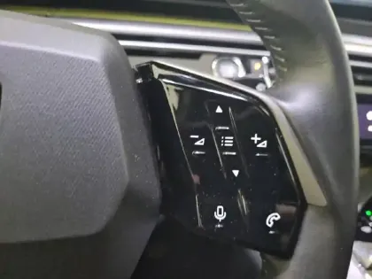 Photo 49 Peugeot 3008  Electrique 210 ch 73 kWh