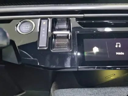Photo 35 Peugeot 3008  Electrique 210 ch 73 kWh