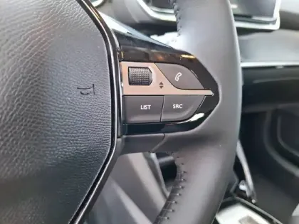 Photo 21 Peugeot 208  Hybrid 110 ch e-DCS6