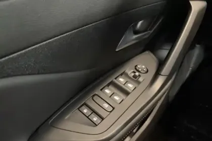 Photo 23 Peugeot 308  Plug-in Hybrid 195 ch e-DCS7