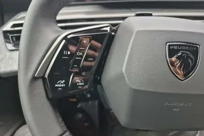 Photo 18 Peugeot 3008  Hybrid 145 e-DCS6