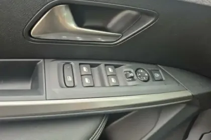 Photo 15 Peugeot 3008  Hybrid 145 e-DCS6