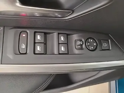 Photo 23 Peugeot 3008  Hybrid 145 e-DCS6