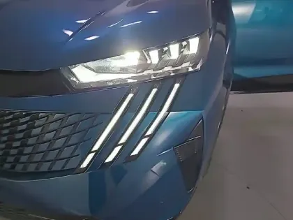 Photo 16 Peugeot 3008  Electrique 210 ch 73 kWh