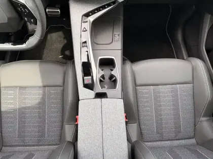 Photo 21 Peugeot 3008  Hybrid 145 e-DCS6