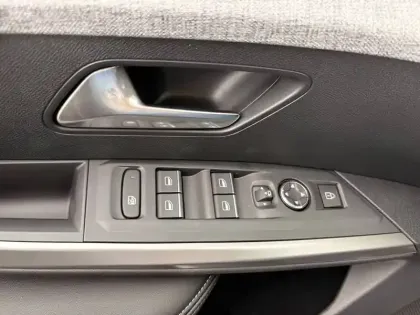 Photo 31 Peugeot 3008  Hybrid 145 e-DCS6
