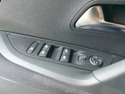 Photo 18 Peugeot 2008  PureTech 100 S&S BVM6