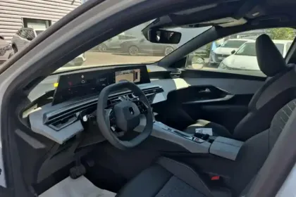 Photo 33 Peugeot 3008  Hybrid 145 e-DCS6