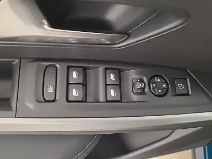 Photo 47 Peugeot 3008  Hybrid 145 e-DCS6