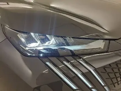 Photo 15 Peugeot 5008  Hybrid 145 ch e-DCS6