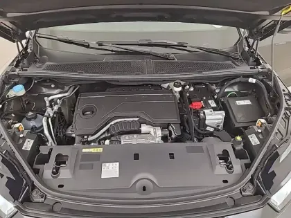 Photo 31 Peugeot 5008  Hybrid 145 ch e-DCS6