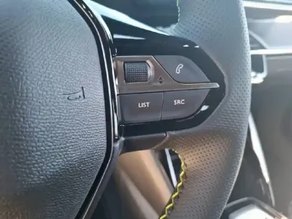 Photo 19 Peugeot 208  Hybrid 145 ch e-DCS6