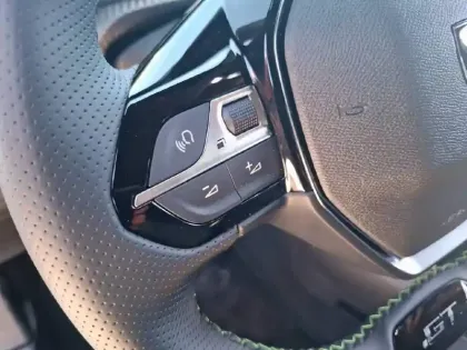 Photo 18 Peugeot 208  Hybrid 145 ch e-DCS6