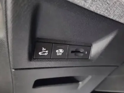 Photo 28 Peugeot 3008  Electrique 210 ch 73 kWh