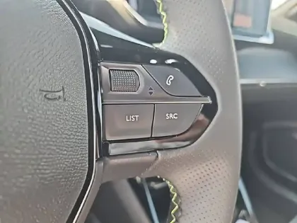 Photo 23 Peugeot 208  Hybrid 145 ch e-DCS6