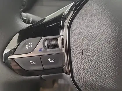 Photo 26 Peugeot 2008  Electrique 54 kWh 156 ch