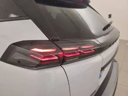 Photo 16 Peugeot 2008  Electrique 54 kWh 156 ch