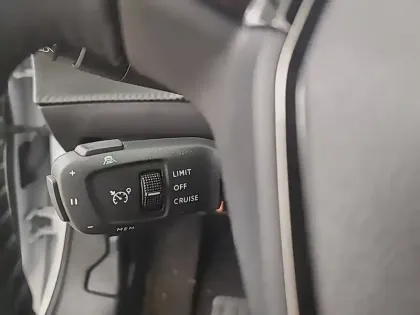 Photo 27 Peugeot 2008  Electrique 54 kWh 156 ch