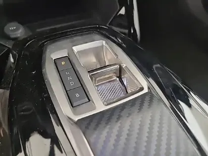 Photo 13 Peugeot 2008  Electrique 54 kWh 156 ch