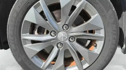 Photo 9 Peugeot 208  Electrique 50 kWh 136ch